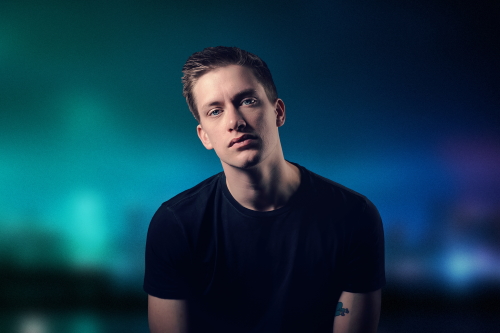 01_Daniel-Sloss_High-Res_2048x1365